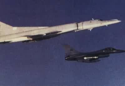 Tu 22 M et F-16